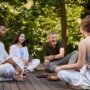 Cómo mantener tu energía equilibrada al dirigir un retiro espiritual